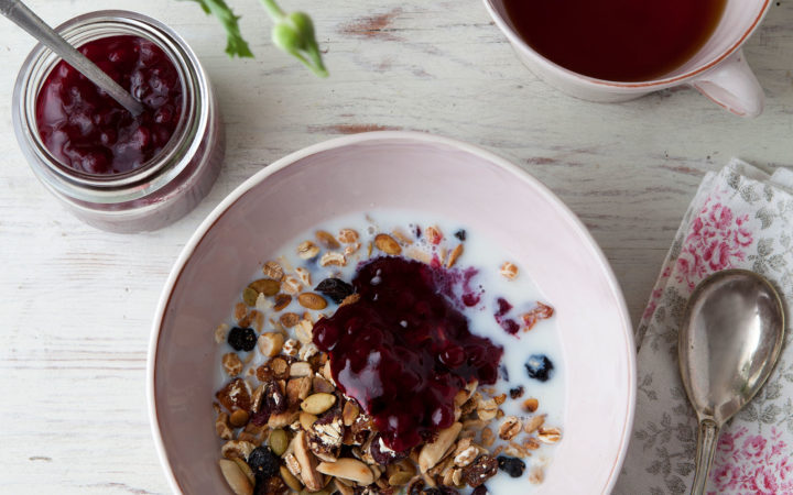 Syltburk, müsli och frukost toppad med sylt från Önos.