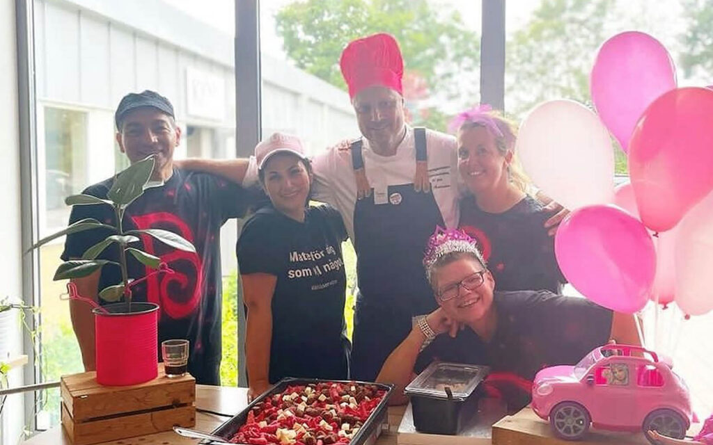 Kockar och personal på Rydebäcksskolan tillsammans med Kim från Orkla FoodSolutions.